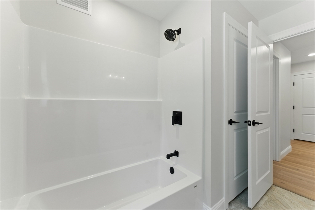 18 Nicols Way, Unit 18 Easthampton, MA 01027 - Photo 29 of 40 a bathroom with a bathtub