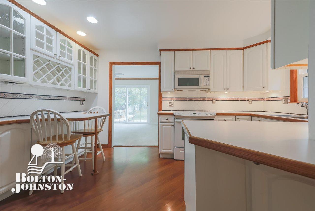 1948 Broadstone Road Grosse Pointe, MI 48236 - Photo 4 of 20 Kitchen