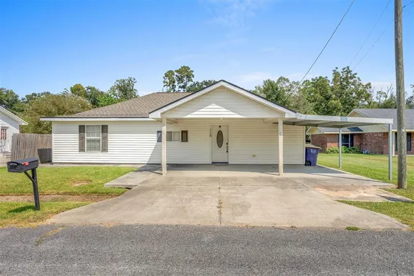 $184,500 | 116 North Lightner Avenue, Iowa, LA 70647