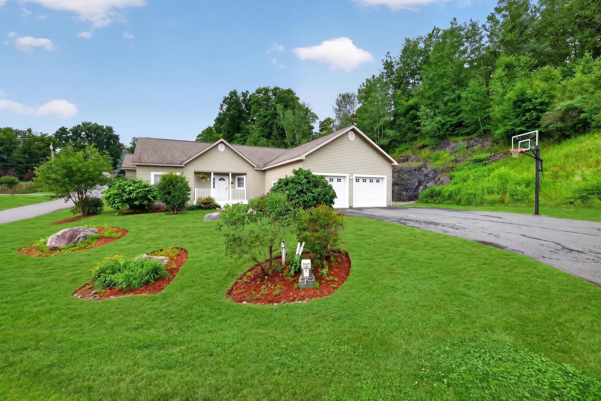 131 Butternut Road Hartford, VT 05001 - Photo 2 of 27