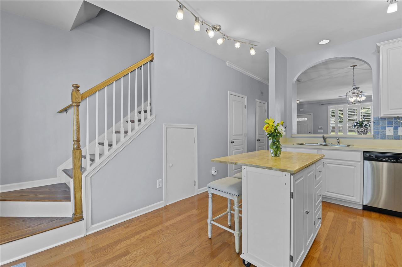 4526 Sugarbend Way Raleigh, NC 27606 - Photo 10 of 27 Kitchen