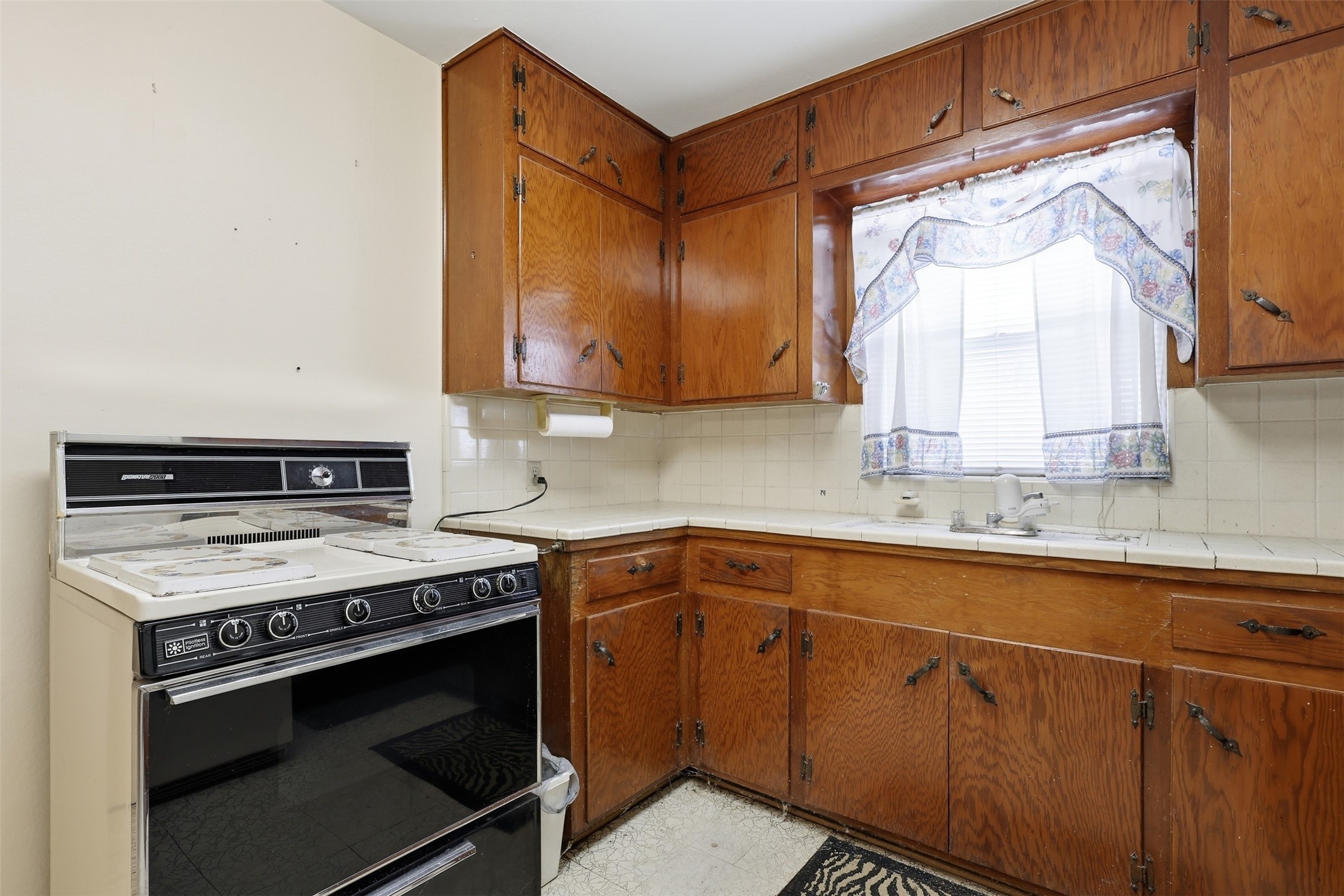 5707 Waltrip Street Houston, TX 77087 - Photo 6 of 15 Compact but functional kitchen space.