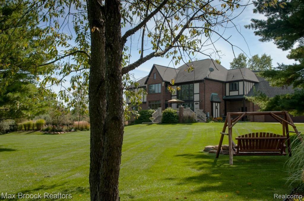 565 Sheldon Court Rochester, MI 48306 - Photo 59 of 75 328DSC_1752.jpg
