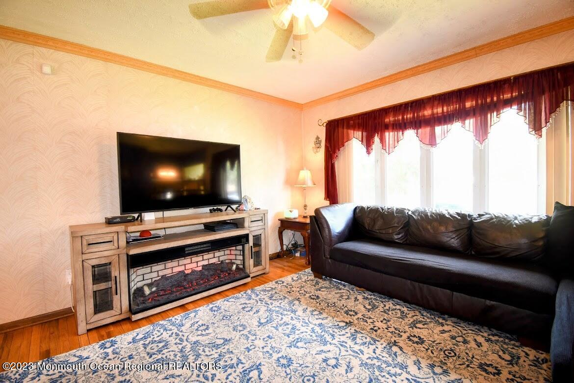 40 Alan Terrace Howell, NJ 07731 - Photo 9 of 48 IMG_5132