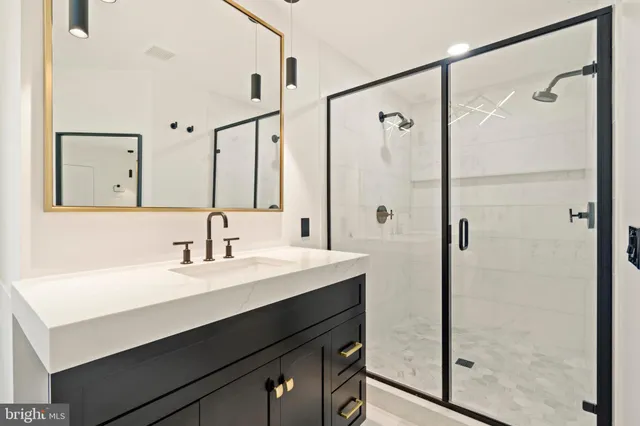 a view of backyard of the house