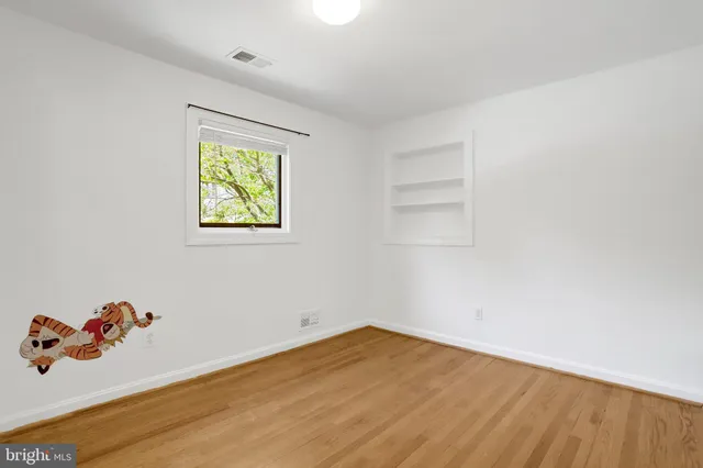 $5,000 | 2921 South Grant Street, Arlington, VA 22202