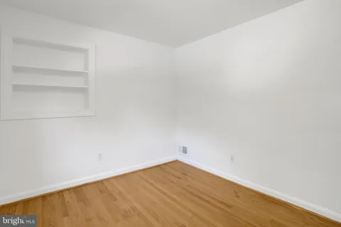 $5,000 | 2921 South Grant Street, Arlington, VA 22202