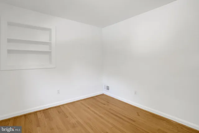 $5,000 | 2921 South Grant Street, Arlington, VA 22202