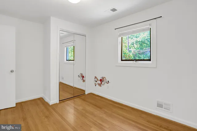 $5,000 | 2921 South Grant Street, Arlington, VA 22202