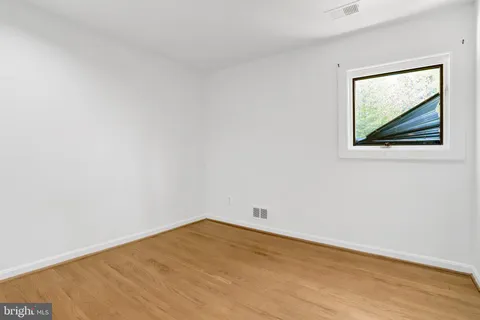 $5,000 | 2921 South Grant Street, Arlington, VA 22202