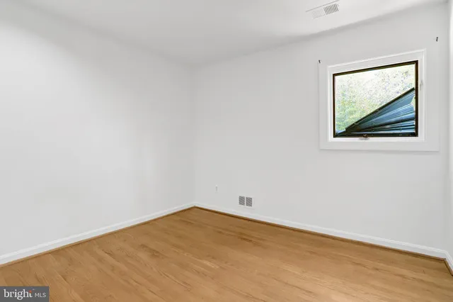 $5,000 | 2921 South Grant Street, Arlington, VA 22202