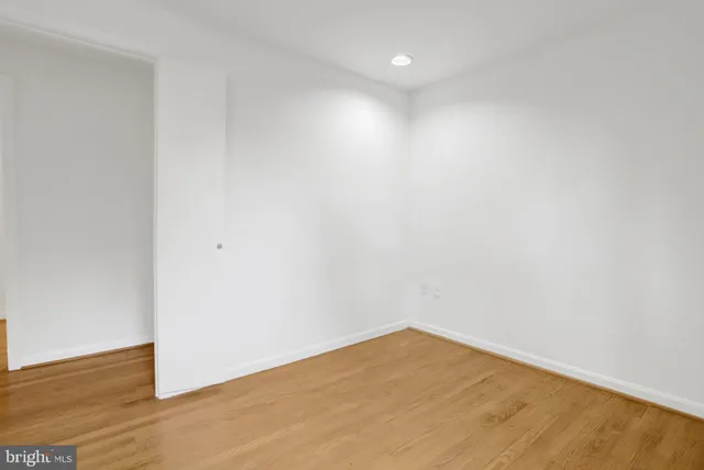 $5,000 | 2921 South Grant Street, Arlington, VA 22202