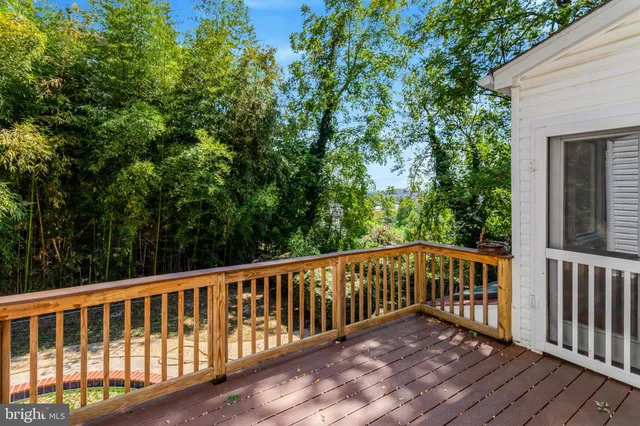 $5,000 | 2921 South Grant Street, Arlington, VA 22202