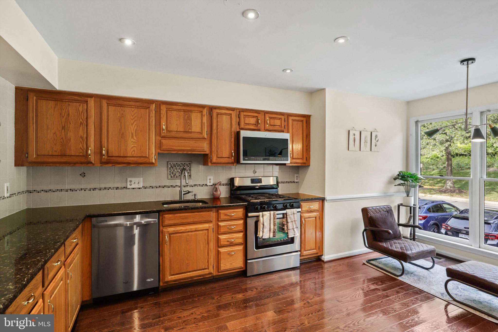 9097 Golden Sunset Lane Springfield, VA 22153 - Photo 5 of 40 Gourmet kitchen with gas range
