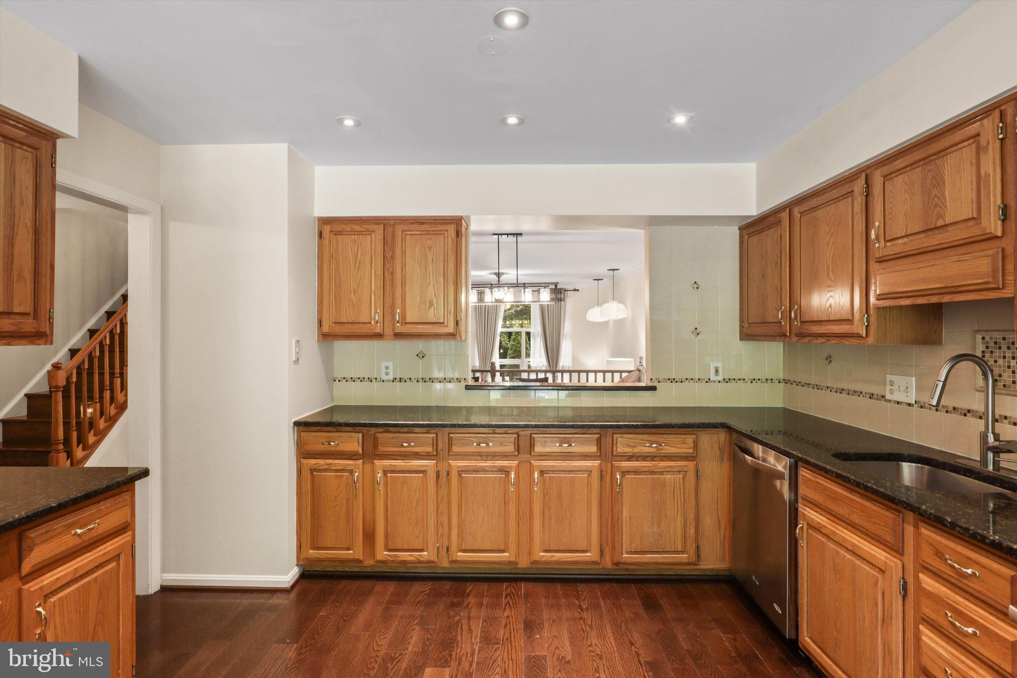 9097 Golden Sunset Lane Springfield, VA 22153 - Photo 7 of 40