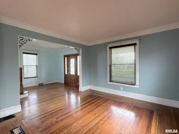 $99,900 | 452 Jefferson Street, Galesburg, IL 61401