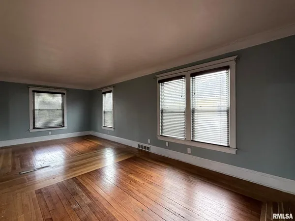 $99,900 | 452 Jefferson Street, Galesburg, IL 61401