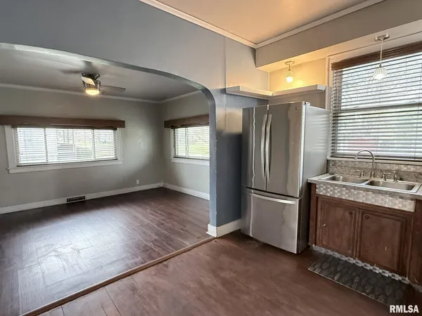 $99,900 | 452 Jefferson Street, Galesburg, IL 61401