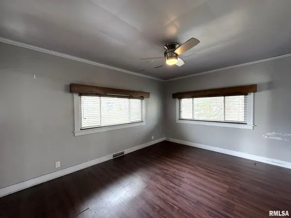 $99,900 | 452 Jefferson Street, Galesburg, IL 61401