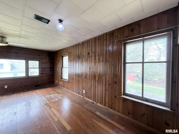 $99,900 | 452 Jefferson Street, Galesburg, IL 61401