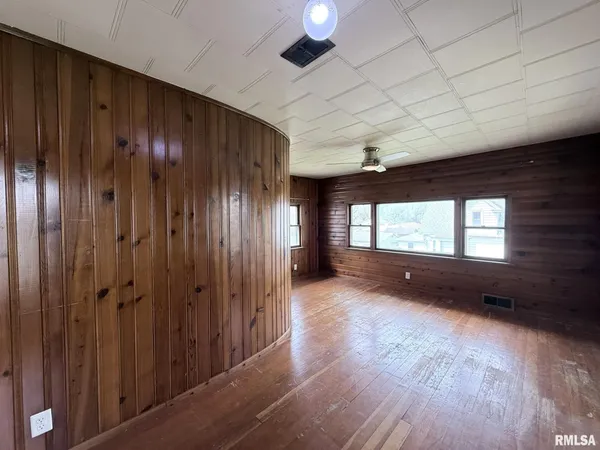 $99,900 | 452 Jefferson Street, Galesburg, IL 61401