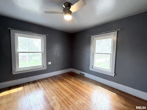 $99,900 | 452 Jefferson Street, Galesburg, IL 61401