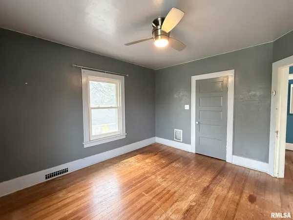 $99,900 | 452 Jefferson Street, Galesburg, IL 61401