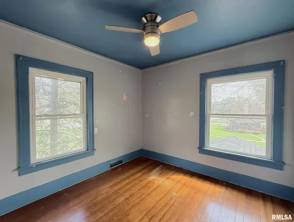 $99,900 | 452 Jefferson Street, Galesburg, IL 61401