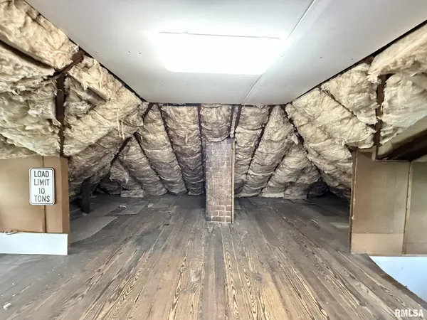 $99,900 | 452 Jefferson Street, Galesburg, IL 61401