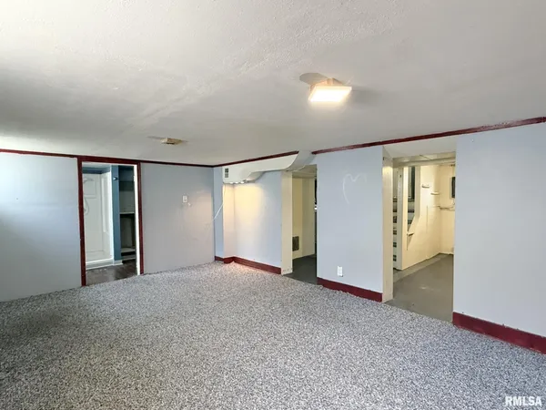 $99,900 | 452 Jefferson Street, Galesburg, IL 61401