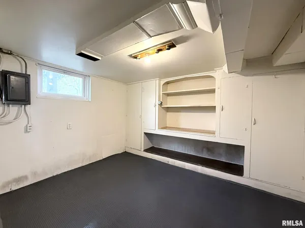 $99,900 | 452 Jefferson Street, Galesburg, IL 61401