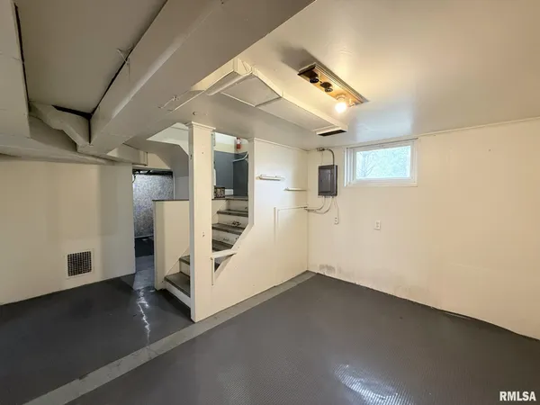 $99,900 | 452 Jefferson Street, Galesburg, IL 61401