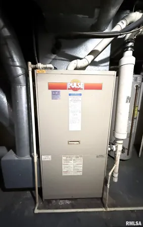 $99,900 | 452 Jefferson Street, Galesburg, IL 61401