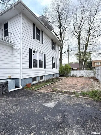 $99,900 | 452 Jefferson Street, Galesburg, IL 61401