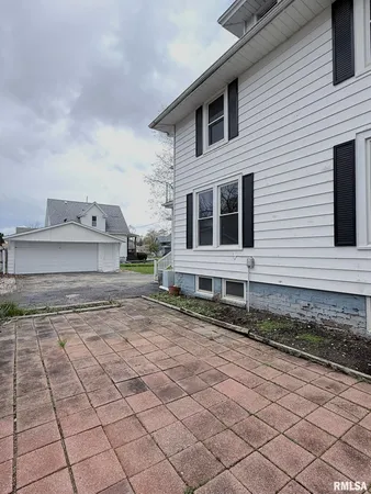 $99,900 | 452 Jefferson Street, Galesburg, IL 61401