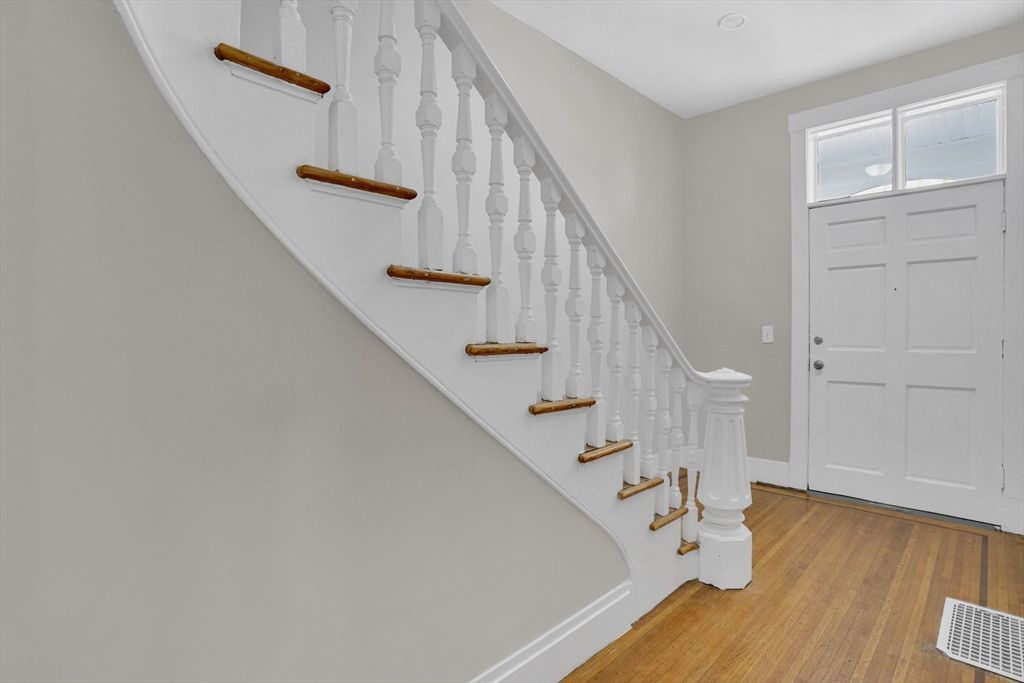 52 Thompson Street Springfield, MA 01109 - Photo 11 of 37