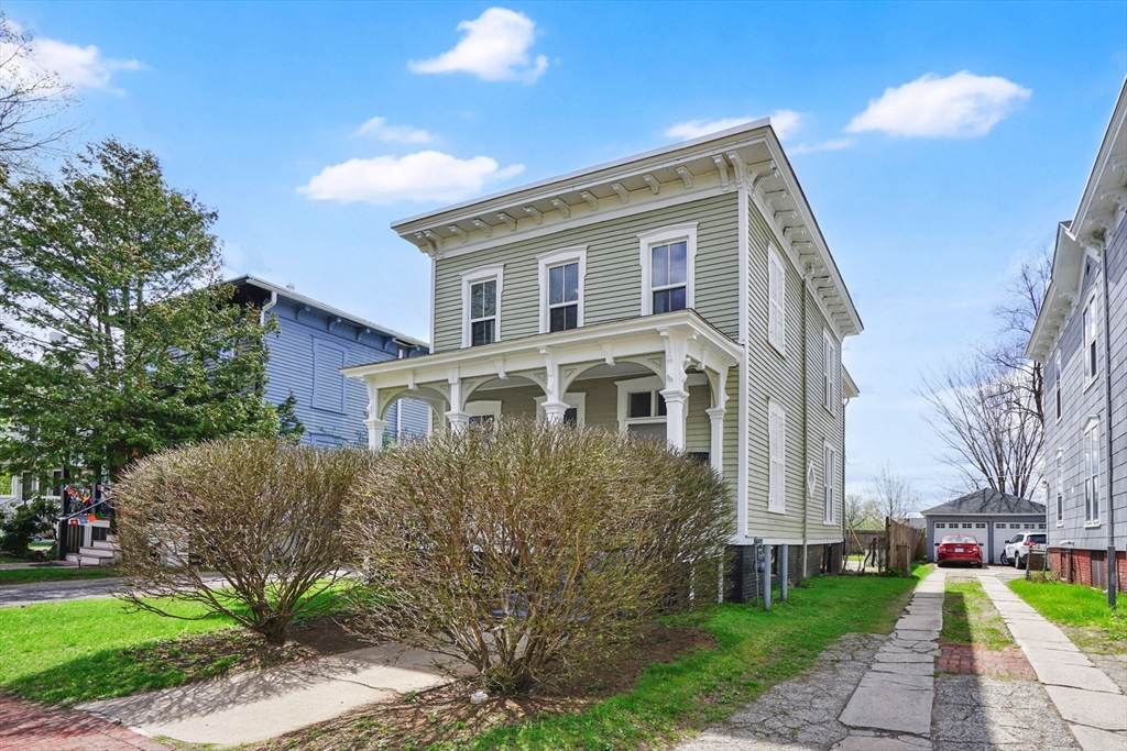 52 Thompson Street Springfield, MA 01109 - Photo 2 of 37