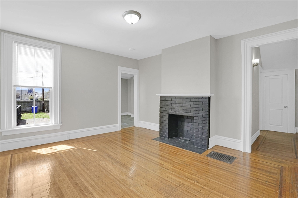 52 Thompson Street Springfield, MA 01109 - Photo 21 of 37