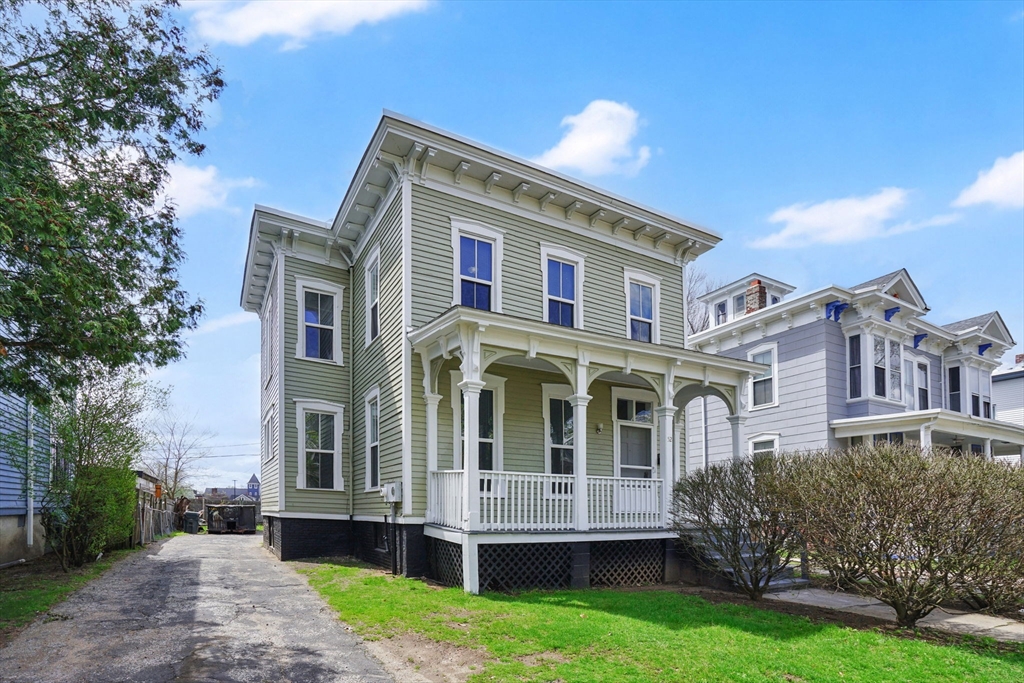 52 Thompson Street Springfield, MA 01109 - Photo 3 of 37