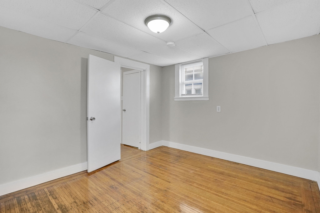 52 Thompson Street Springfield, MA 01109 - Photo 32 of 37
