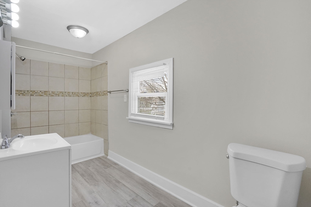 52 Thompson Street Springfield, MA 01109 - Photo 33 of 37