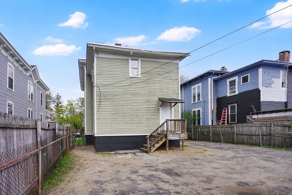 52 Thompson Street Springfield, MA 01109 - Photo 6 of 37