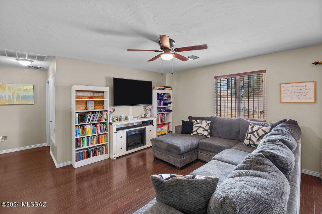 8350 West Razorbill Drive Tucson, AZ 85757 - Photo 13 of 27