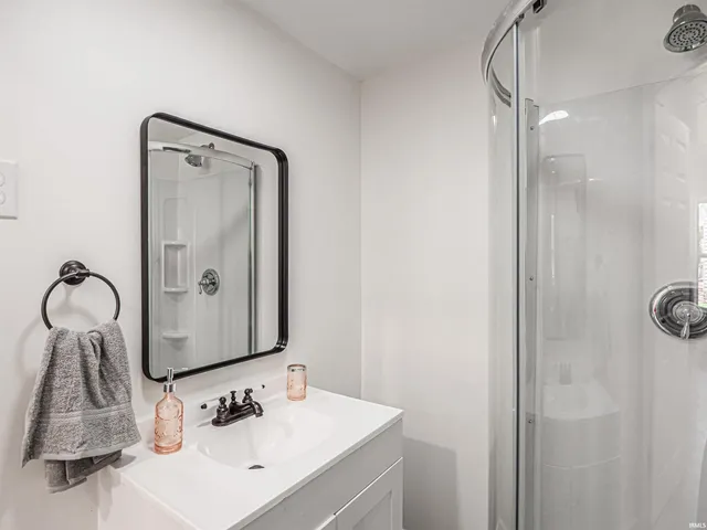 $134,800 | 718 Illinois Street, Bicknell, IN 47512