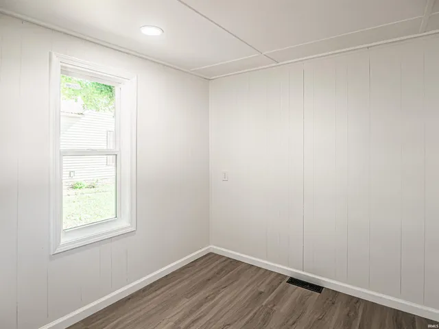 $134,700 | 718 Illinois Street, Bicknell, IN 47512