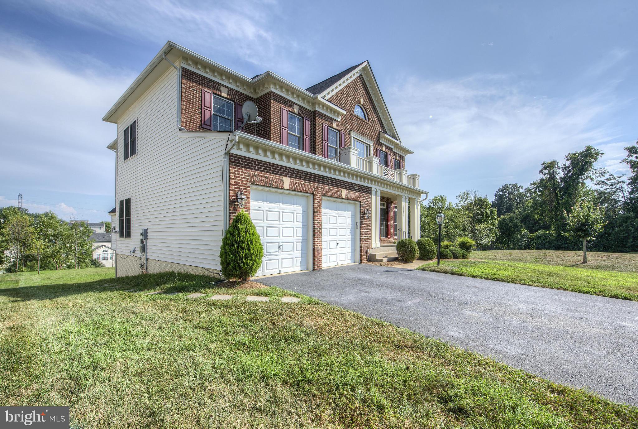 4035 Sapling Way Triangle, VA 22172 - Photo 3 of 30 Driveway