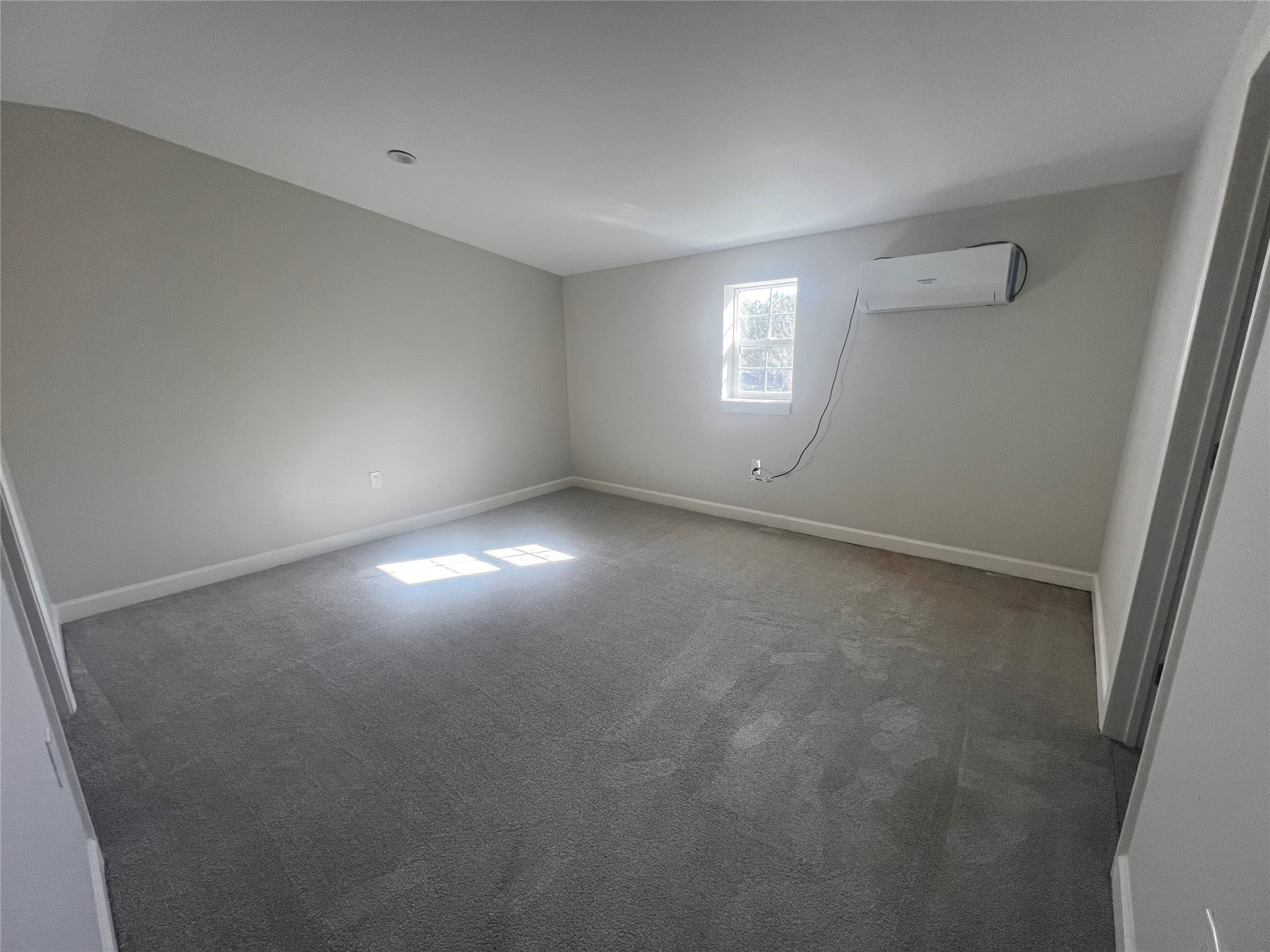 8110 Bullard Road Rosharon, TX 77583 - Photo 5 of 10 The secondary bedroom is cozy and well-lit, featuring a large walk-in closet and en-suite bath with walk-in shower.