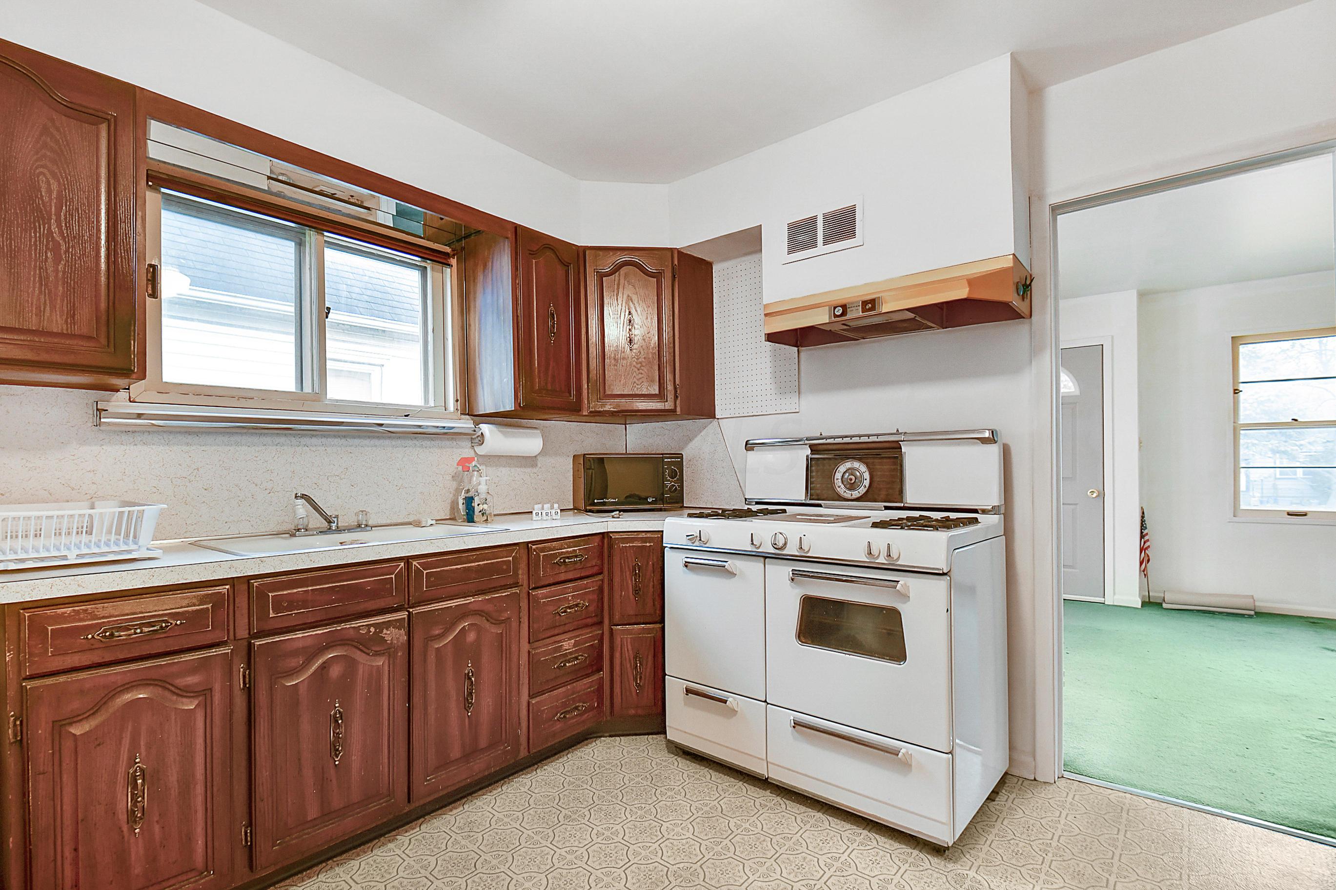 40 North Gould Road Columbus, OH 43209 - Photo 7 of 23