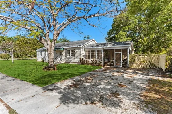 a view of a yard in front of house