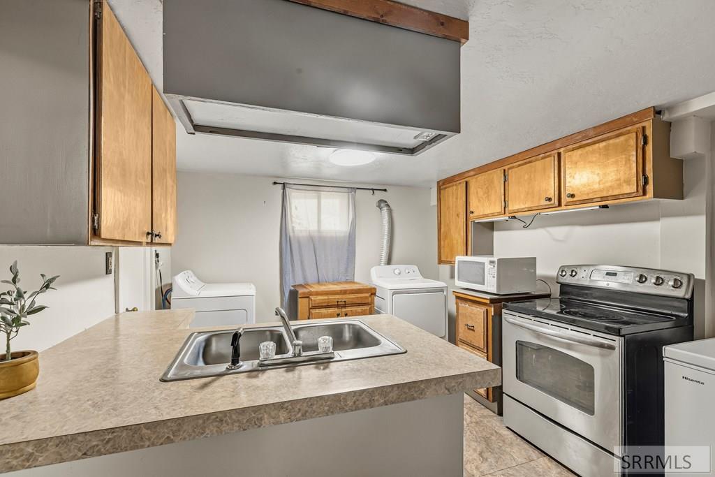 149 East Main Street St. Anthony, ID 83445 - Photo 26 of 33 Basement Kitchen